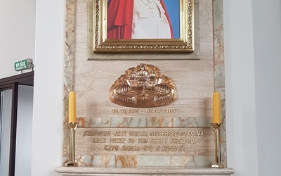 Relikwie św. Jana Pawła II w parafii św. Brata Alberta w Nowej Hucie