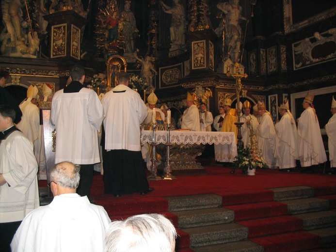 Święcenia i ingres bp Ignacego do katedry świdnickiej - cz. 02.