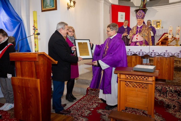 Pośmiertne nadanie honorowego obywatelstwa ks. Józefowi Sikorze.