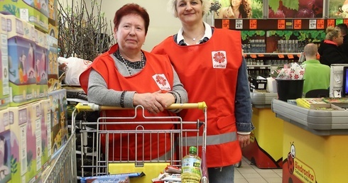 Pomagamy, jak w całej Polsce. Przedświąteczna zbiórka żywności