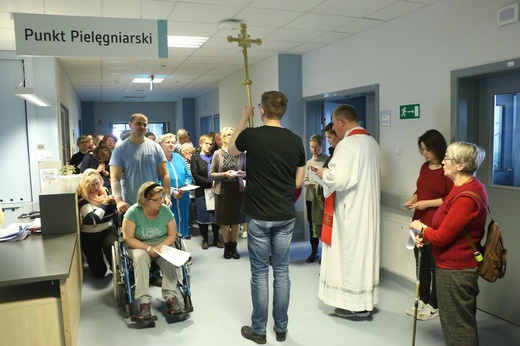 Droga Krzyżowa korytarzami szpitala im. T. Marciniaka
