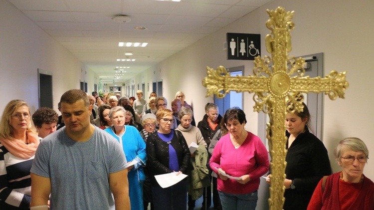 Droga Krzyżowa korytarzami szpitala im. T. Marciniaka