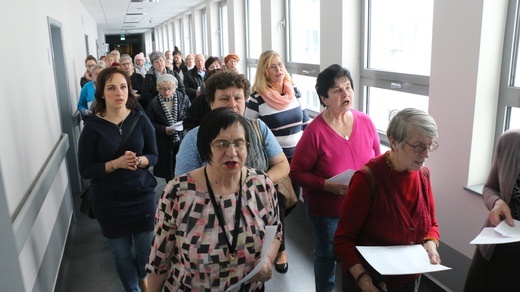 Droga Krzyżowa korytarzami szpitala im. T. Marciniaka