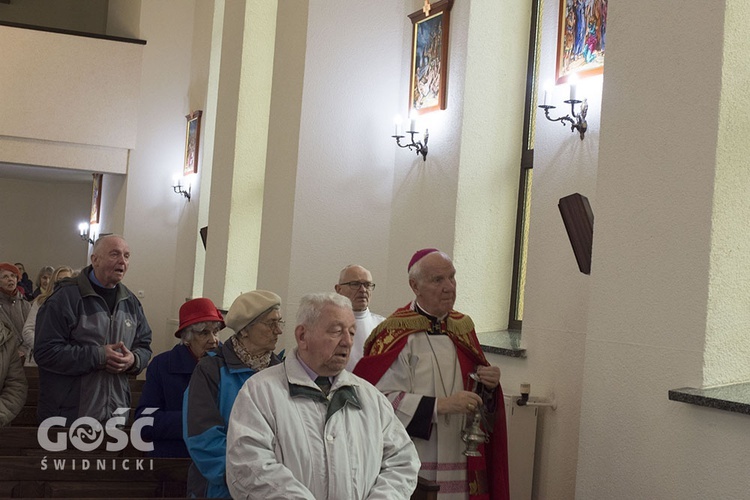 Poświęcenie nowych stacji drogi krzyżowej w Dzierżoniowie