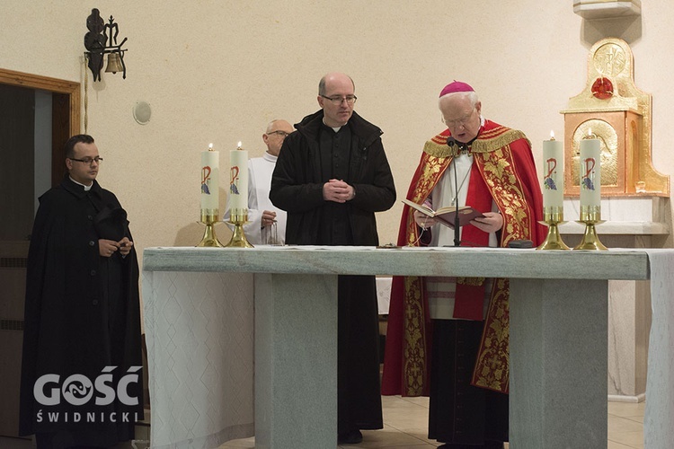 Poświęcenie nowych stacji drogi krzyżowej w Dzierżoniowie