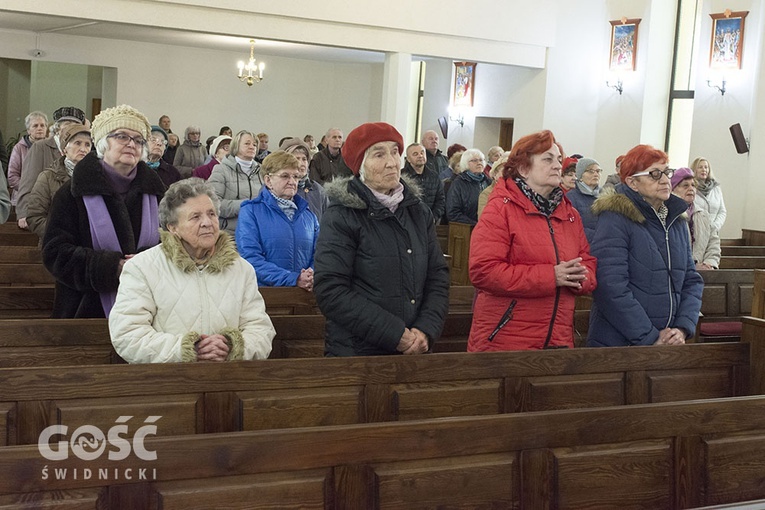 Poświęcenie nowych stacji drogi krzyżowej w Dzierżoniowie
