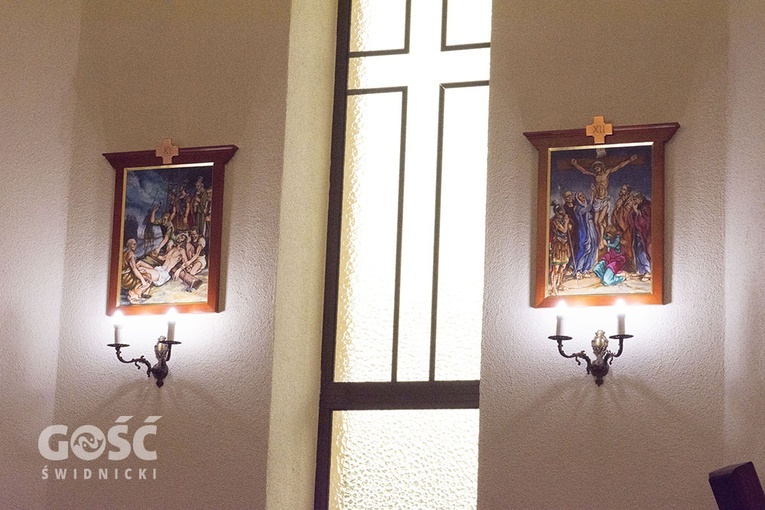 Poświęcenie nowych stacji drogi krzyżowej w Dzierżoniowie