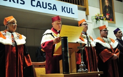 Uroczystość nadania tytułu doktora honoris causa KUL prof. A. Jamesowi McAdamsowi