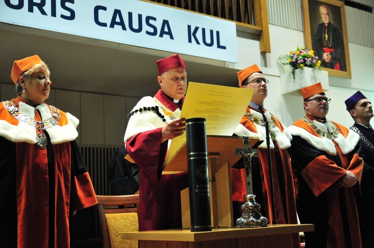 Uroczystość nadania tytułu doktora honoris causa KUL prof. A. Jamesowi McAdamsowi