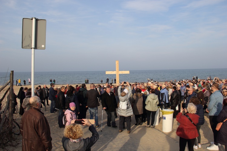 I Gdańska Droga Krzyżowa brzegiem morza.