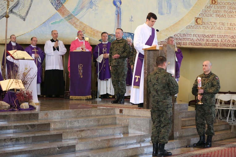 Żołnierska Msza św. w Ostrowcu Świętokrzyskim.