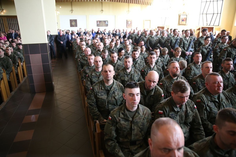 Żołnierska Msza św. w Ostrowcu Świętokrzyskim.