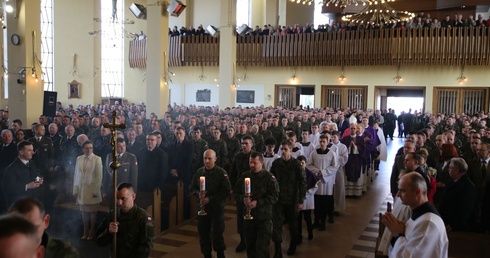 Żołnierska Msza św. w Ostrowcu Świętokrzyskim.