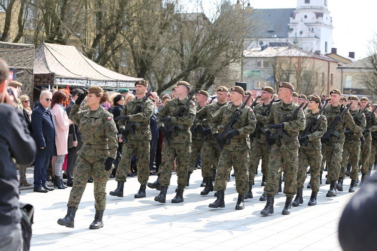 Przysięga terytorialsów na ostrowieckim Rynku