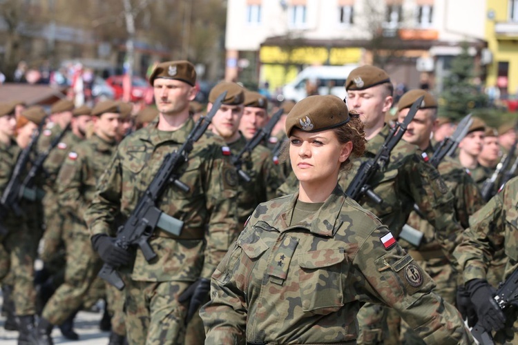 Przysięga terytorialsów na ostrowieckim Rynku