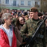 Przysięga terytorialsów na ostrowieckim Rynku