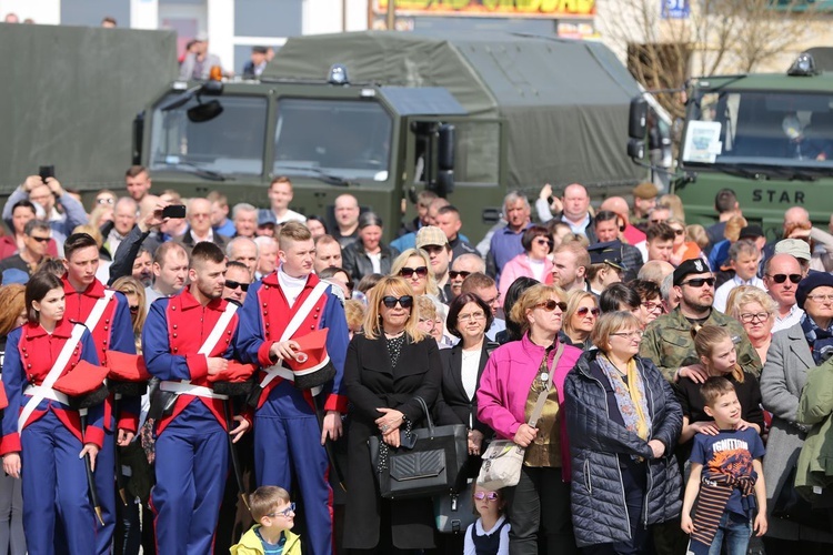 Przysięga terytorialsów na ostrowieckim Rynku