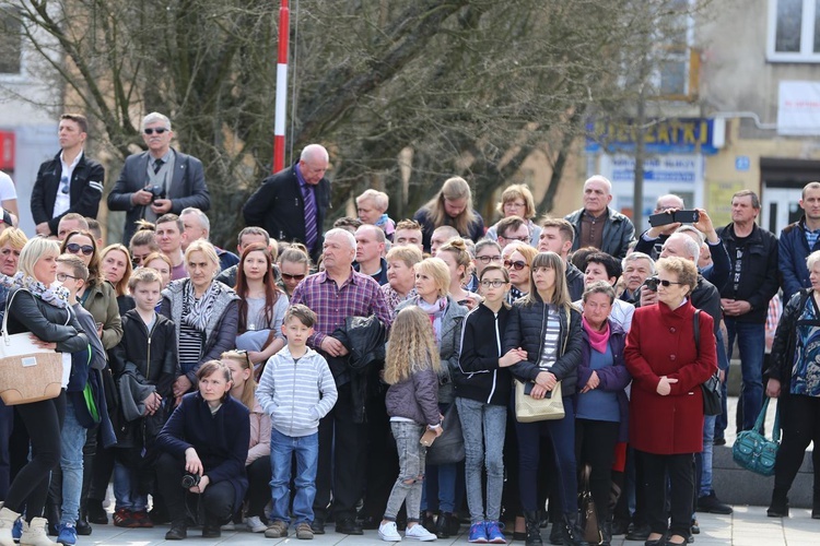 Przysięga terytorialsów na ostrowieckim Rynku