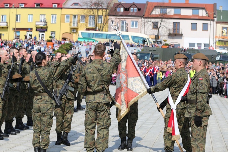 Przysięga terytorialsów na ostrowieckim Rynku