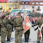 Przysięga terytorialsów na ostrowieckim Rynku