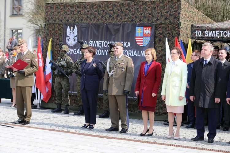 Przysięga terytorialsów na ostrowieckim Rynku