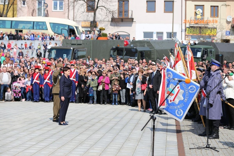 Przysięga terytorialsów na ostrowieckim Rynku