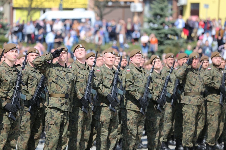 Przysięga terytorialsów na ostrowieckim Rynku