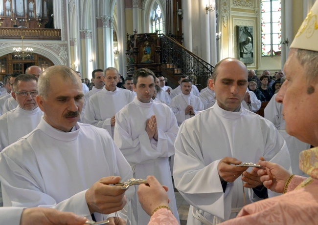 Promocja kolejnych nadzwyczajnych szafarzy Komunii św.