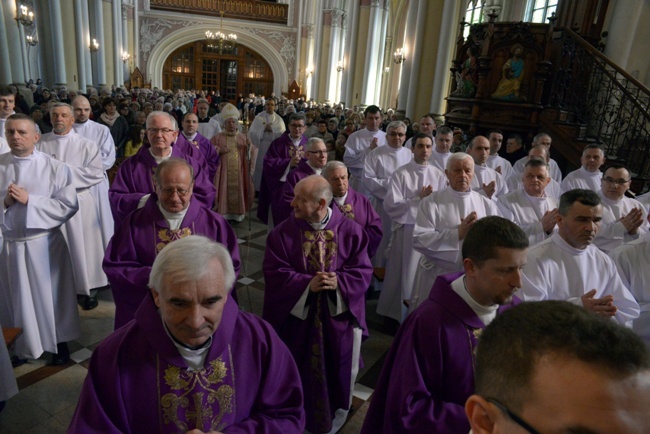 Promocja kolejnych nadzwyczajnych szafarzy Komunii św.