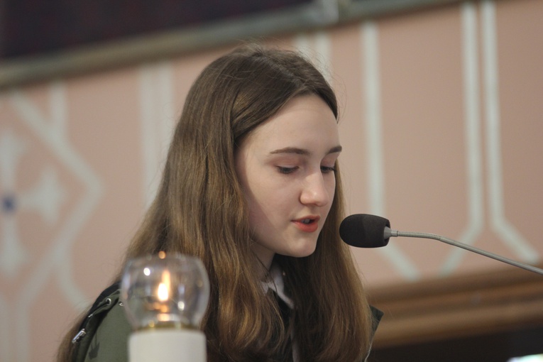 Wprowadzenie relikwii dzieci fatimskich do parafii w Mąkolicach