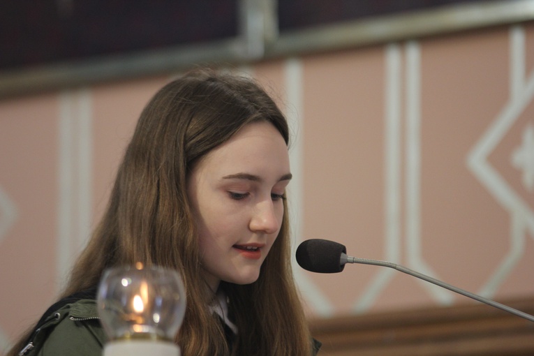 Wprowadzenie relikwii dzieci fatimskich do parafii w Mąkolicach