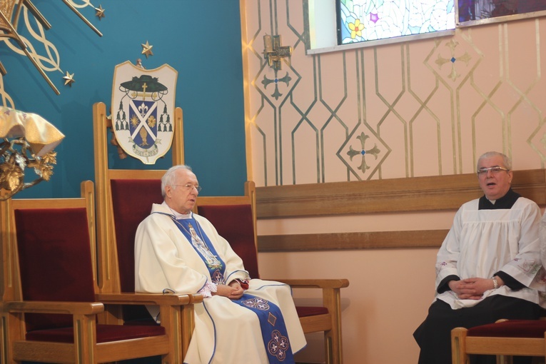 Wprowadzenie relikwii dzieci fatimskich do parafii w Mąkolicach