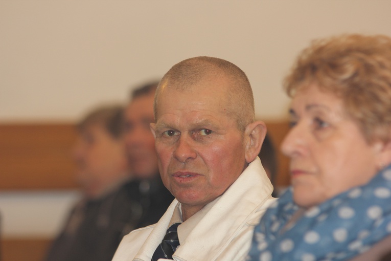 Wprowadzenie relikwii dzieci fatimskich do parafii w Mąkolicach