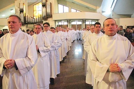 Mężczyźni pochodzą z różnych stron diecezji.