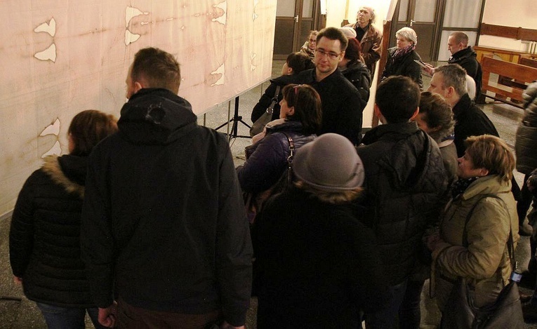 O Całunie Turyńskim w kościele NSPJ w Bielsku-Białej.