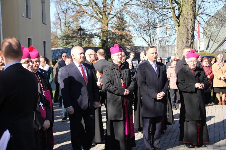 Prezydent Rzeczypospolitej Polskiej w sanktuarium Matki Bożej Cierpliwie Słuchającej w Rokitnie 