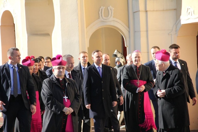 Prezydent Rzeczypospolitej Polskiej w sanktuarium Matki Bożej Cierpliwie Słuchającej w Rokitnie 