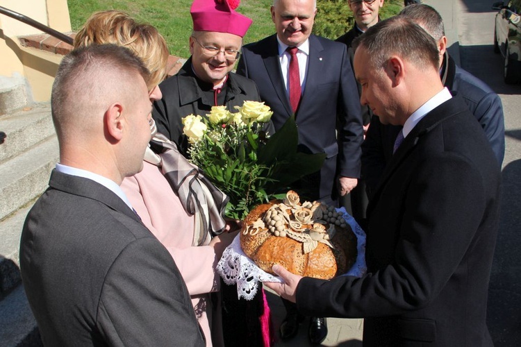 Prezydent Rzeczypospolitej Polskiej w sanktuarium Matki Bożej Cierpliwie Słuchającej w Rokitnie 