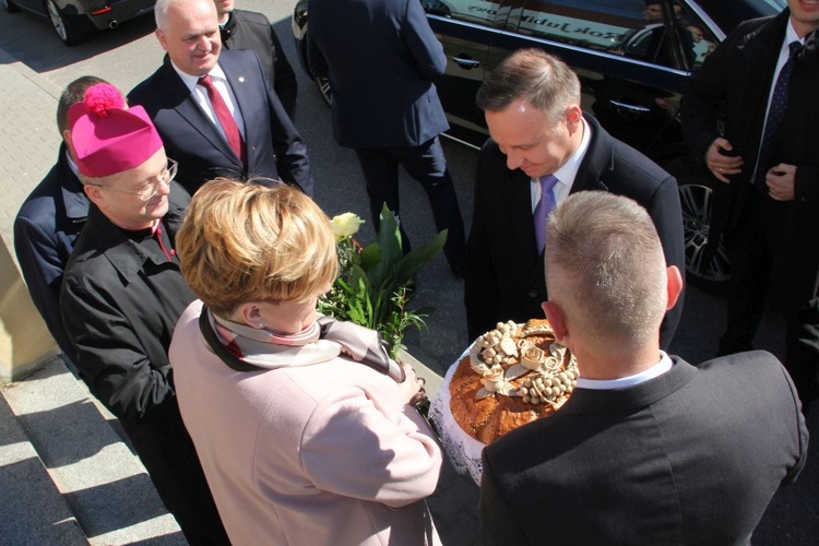 Prezydent Rzeczypospolitej Polskiej w sanktuarium Matki Bożej Cierpliwie Słuchającej w Rokitnie 