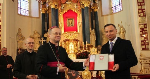 Prezydent Rzeczypospolitej Polskiej w sanktuarium Matki Bożej Cierpliwie Słuchającej w Rokitnie 