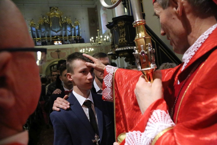 Bierzmowanie w tuchowskiej bazylice