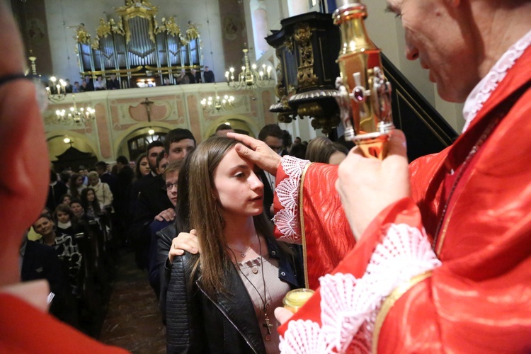 Bierzmowanie w tuchowskiej bazylice