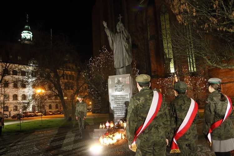 Legniczanie w rocznicę śmierci papieża