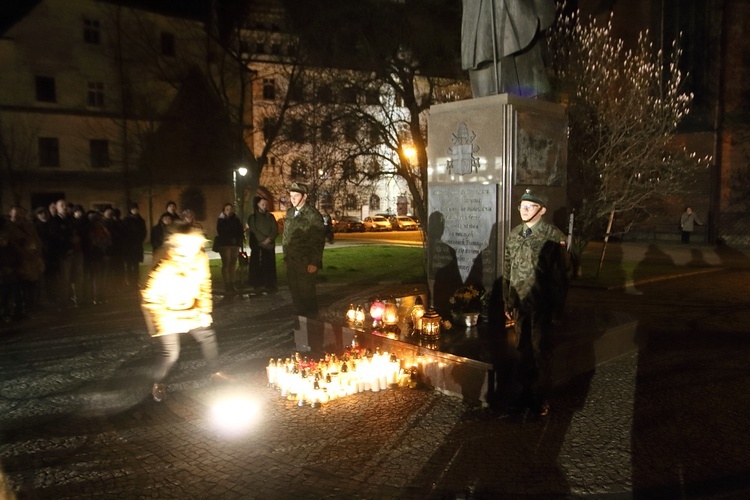 Legniczanie w rocznicę śmierci papieża