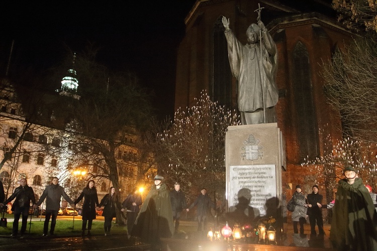 Legniczanie w rocznicę śmierci papieża