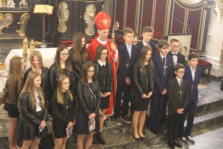 Bierzmowanie w kościele św. Jakuba w Tuchowie