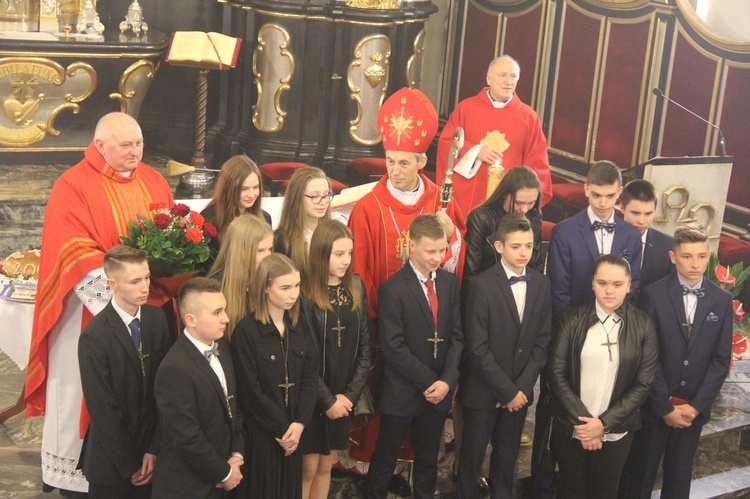 Bierzmowanie w kościele św. Jakuba w Tuchowie