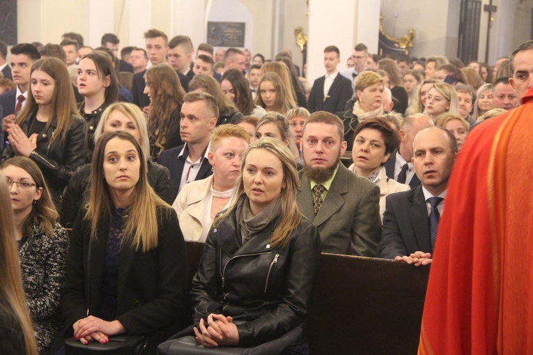 Bierzmowanie w kościele św. Jakuba w Tuchowie