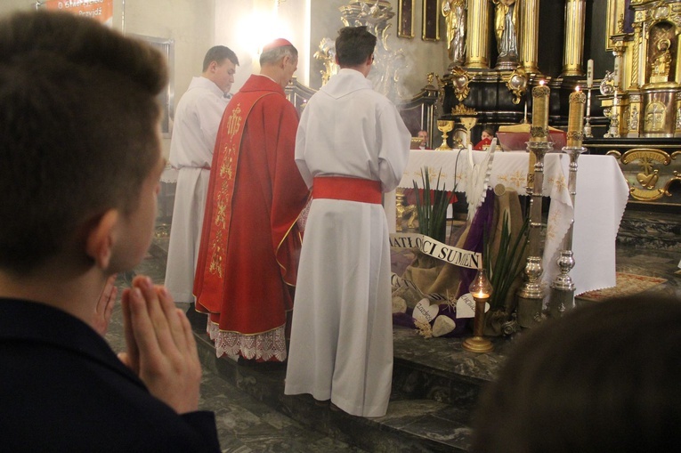 Bierzmowanie w kościele św. Jakuba w Tuchowie