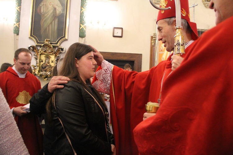 Bierzmowanie w kościele św. Jakuba w Tuchowie